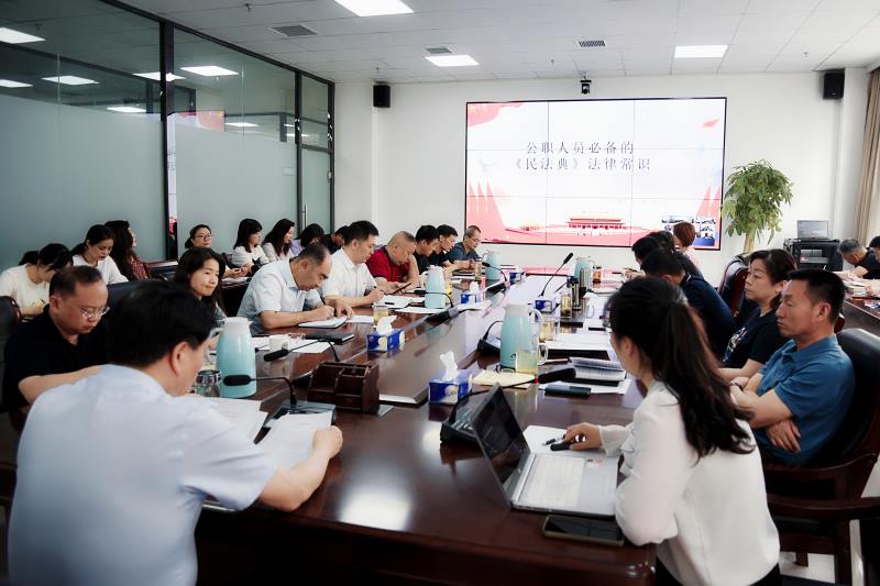 Update | Lawyer Liu Zhuodi and Lawyer Yang Yuhao, Deputy Director of our firm, were invited to give a special legal lecture on the Civil Code for the Luoyang Housing Provident Fund Management Center